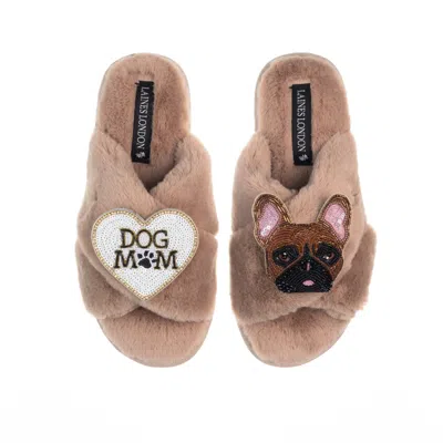 LAINES LONDON WOMEN'S BROWN CLASSIC LAINES SLIPPERS WITH COOKIE THE FRENCHIE & DOG MUM / MOM BROOCHES - TOFFEE