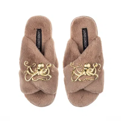LAINES LONDON WOMEN'S BROWN CLASSIC LAINES SLIPPERS WITH GOLD METAL OCTOPUS BROOCHES - TOFFEE