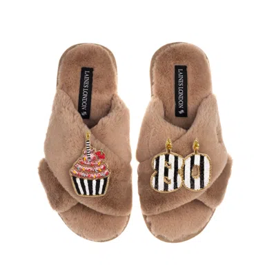 LAINES LONDON WOMEN'S BROWN CLASSIC LAINES SLIPPERS WITH STRIPE 80TH BIRTHDAY & CAKE BROOCHES - TOFFEE