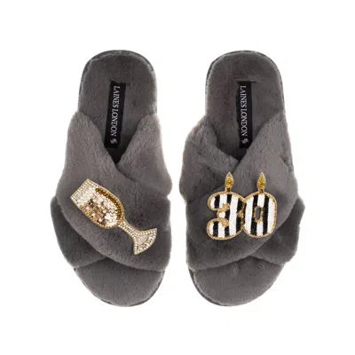 LAINES LONDON WOMEN'S CLASSIC LAINES SLIPPERS WITH STRIPE 30TH BIRTHDAY & GLASS OF CHAMPAGNE BROOCHES - GREY