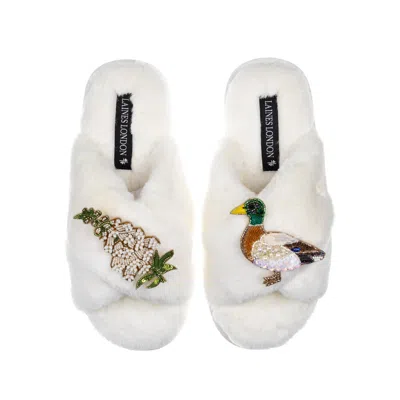 LAINES LONDON WOMEN'S CLASSIC LAINES SLIPPERS WITH WHITE FOXGLOVE FLOWERS & DUCK BROOCHES - CREAM