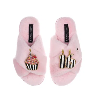 LAINES LONDON WOMEN'S CLASSIC LAINES SLIPPERS WITH STRIPE 16TH BIRTHDAY & CAKE BROOCHES - PINK