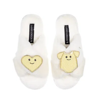 LAINES LONDON WOMEN'S WHITE CLASSIC SLIPPERS WITH LAINES LOVABLES YELLOW LOVE & BABY GROW BROOCHES - CREAM