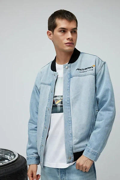 LEVI'S X MCLAREN RACING TRACK TRUCKER JACKET IN VINTAGE DENIM LIGHT, MEN'S AT URBAN OUTFITTERS