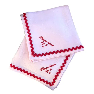 LILLY LOVES FOUR PLEASE LEAVE BY NINE EMBROIDERED NAPKIN