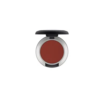 MAC COSMETICS UK POWDER KISS SOFT MATTE EYESHADOW IN DEVOTED TO CHILI IN RED, SIZE: 1.5G