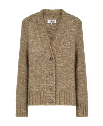 MAISON MARGIELA MAISON MARGIELA V-NECK RIBBED KNITTED CARDIGAN