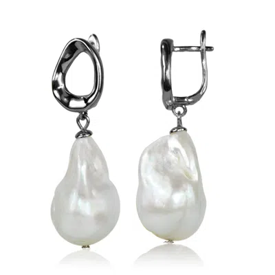 MAYFAIR PEARLS WOMEN'S WHITE / SILVER OVAL SILVER CLASP WITH WHITE BAROQUE PEARL EARRINGS