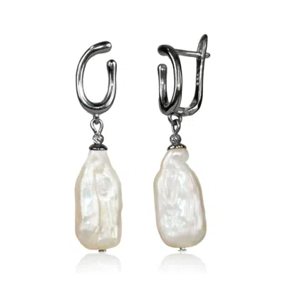 MAYFAIR PEARLS WOMEN'S WHITE / SILVER SERENE CURVE WHITE PEARL EARRINGS