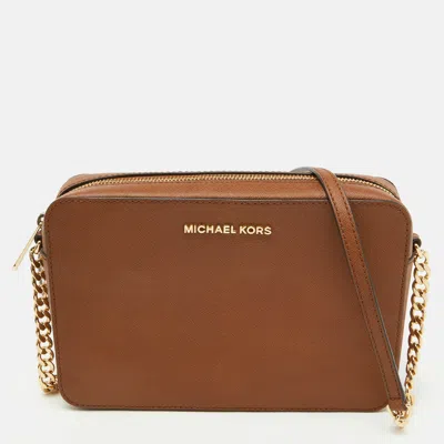 MICHAEL KORS BROWN LEATHER JET SET CAMERA CROSSBODY BAG