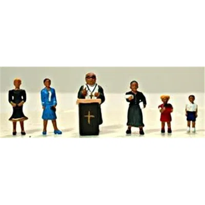 MODEL POWER HO SCALE PASTOR & CONGREGANTS - WHITE