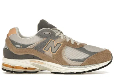 NEW BALANCE MEN'S NEW BALANCE 2002R SNEAKERS IN MUSHROOM/HAZY PEACH/CASTLEROCK