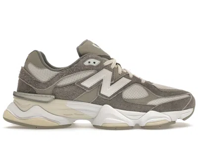 NEW BALANCE MEN'S NEW BALANCE 9060 SNEAKERS IN GREY/WHITE