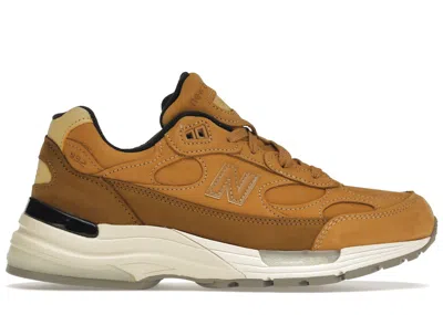 NEW BALANCE MEN'S NEW BALANCE 992 MIUSA SNEAKERS IN WHEAT/BROWN/OFF WHITE