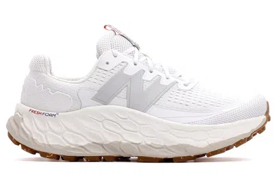 NEW BALANCE MEN'S NEW BALANCE FRESH FOAM X MORE TRAIL V3 SNEAKERS IN WHITE/GREY