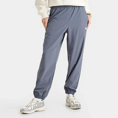 NEW BALANCE NEW BALANCE WOMEN'S LINEAR WOVEN JOGGER PANTS