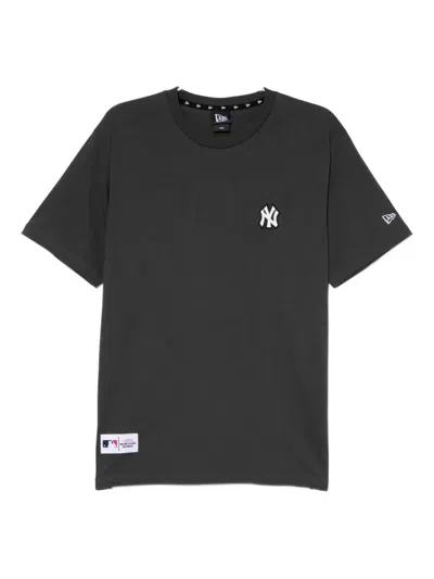 NEW ERA LOGO-PATCHED T-SHIRT