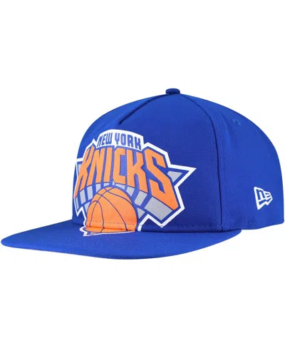 NEW ERA MEN'S BLUE NEW YORK KNICKS OVERSIZED PUFF PRINT LOGO GOLFER SNAPBACK HAT