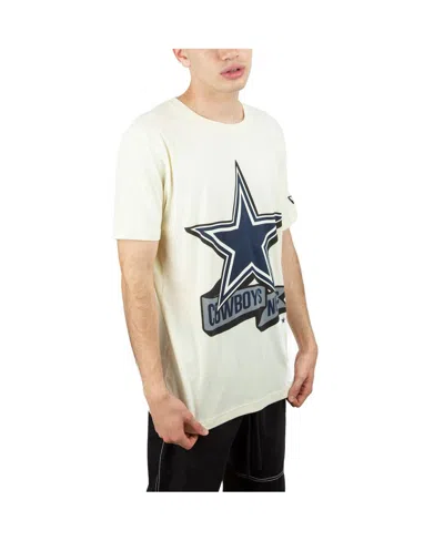 NEW ERA MEN'S NEW ERA CREAM DALLAS COWBOYS CHROME T-SHIRT