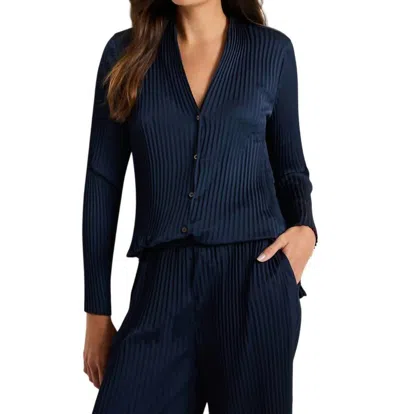 NIC + ZOE CRINKLE V-NECK TEE TOP IN INDIGO