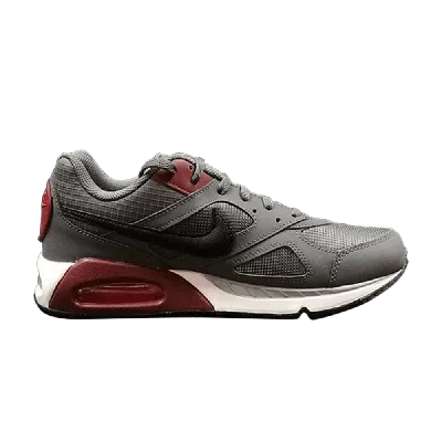 NIKE AIR MAX IVO
