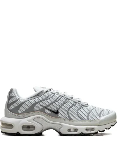 NIKE AIR MAX PLUS LOW-TOP SNEAKERS