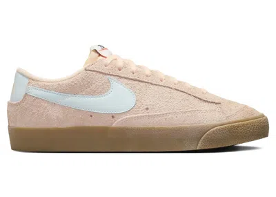 NIKE BLAZER LOW 77 VINTAGE GLACIER BLUE (WOMEN'S) SNEAKERS IN CRIMSON TINT/GUM LIGHT BROWN/TEAM ORANGE