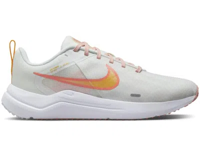NIKE DOWNSHIFTER 12 WHITE GOLD PINK (WOMEN'S) SNEAKERS IN SUMMIT WHITE/UNIVERSITY GOLD/LIGHT MADDER ROOT