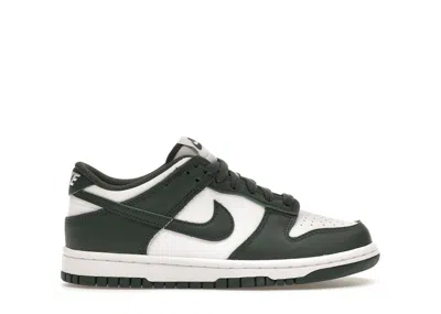 NIKE DUNK LOW SNEAKERS IN WHITE/VINTAGE GREEN