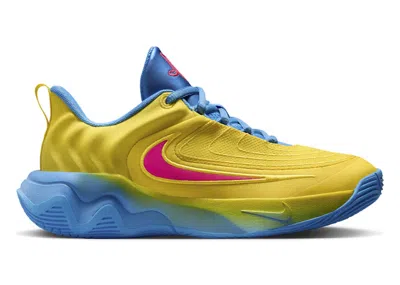 NIKE GIANNIS IMMORTALITY 4 SNEAKERS IN LIGHTNING/UNIVERSITY BLUE/HYPER PINK