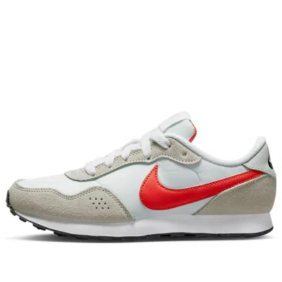 NIKE (GS) Nike MD Valiant 'Pure Platinum Picante Red'