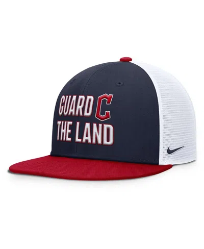 NIKE MEN'S NAVY/RED CLEVELAND GUARDIANS PRO TRUCKER SNAPBACK HAT