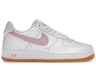 NIKE MEN'S NIKE AIR FORCE 1 LOW '07 RETRO OF THE MONTH GUM SNEAKERS IN WHITE/PINK/GUM YELLOW