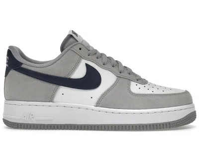 NIKE MEN'S NIKE AIR FORCE 1 LOW '07 SNEAKERS IN LIGHT SMOKE GREY/MIDNIGHT NAVY BLUE/SUMMIT WHITE