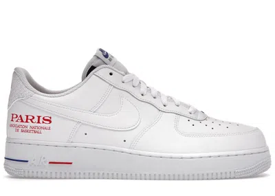NIKE MEN'S NIKE AIR FORCE 1 LOW NBA PARIS GAME SNEAKERS IN WHITE