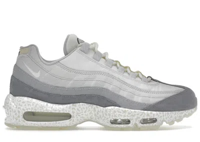 NIKE MEN'S NIKE AIR MAX 95 GID SNEAKERS IN SUMMIT WHITE/LIGHT BONE/COOL GREY