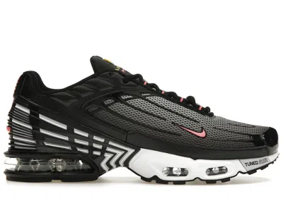 NIKE MEN'S NIKE AIR MAX PLUS 3 SNEAKERS IN BLACK/WHITE/CHAMOIS