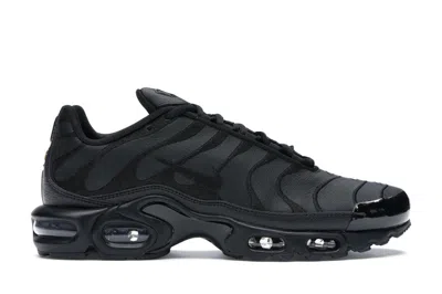 NIKE MEN'S NIKE AIR MAX PLUS TRIPLE LEATHER SNEAKERS IN BLACK