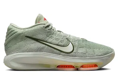 NIKE MEN'S NIKE AIR ZOOM GT HUSTLE 3 OUR HOLIDAY SNEAKERS IN JADE HORIZON/CARGO KHAKI/LIGHT SILVER