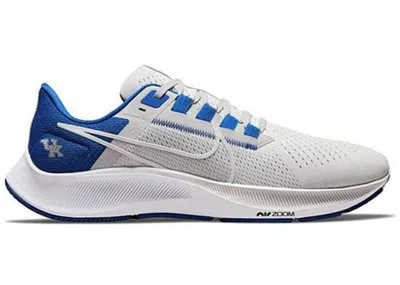 NIKE MEN'S NIKE AIR ZOOM PEGASUS 38 KENTUCKY SNEAKERS IN NIGHT SILVER/GAME ROYAL/BLACK