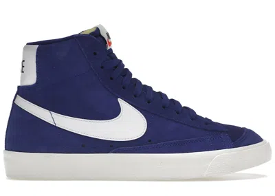 NIKE MEN'S NIKE BLAZER MID 77 SUEDE SNEAKERS IN DEEP ROYAL BLUE/WHITE
