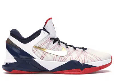 NIKE MEN'S NIKE KOBE 7 GOLD MEDAL SNEAKERS IN WHITE/OBSIDIAN/UNIVERSITY RED