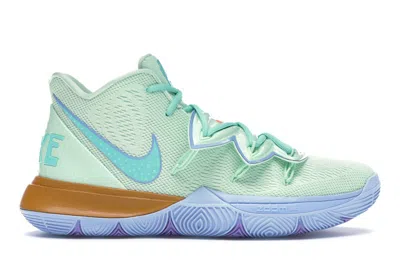 NIKE MEN'S NIKE KYRIE 5 SPONGEBOB SQUIDWARD SNEAKERS IN FROSTED SPRUCE/ALUMINUM