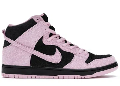 NIKE MEN'S NIKE SB DUNK HIGH INVERT CELTICS SNEAKERS IN BLACK/PINK RISE/LUCKY GREEN