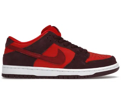 NIKE MEN'S NIKE SB DUNK LOW CHERRY SNEAKERS IN BURGUNDY CRUSH/TEAM RED