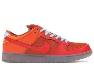 NIKE MEN'S NIKE SB DUNK LOW SNEAKERS IN GAMMA ORANGE/CHALLENGE RED/URBAN ORANGE
