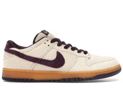 NIKE MEN'S NIKE SB DUNK LOW SNEAKERS IN JERSEY GOLD/RED MAHOGANY