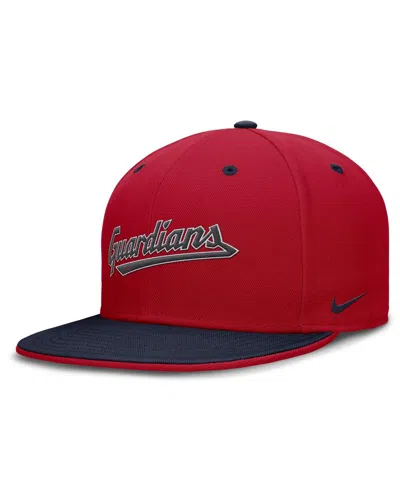 NIKE MEN'S RED/NAVY CLEVELAND GUARDIANS TRUE PRIMETIME TWO-TONE PERFORMANCE FITTED HAT