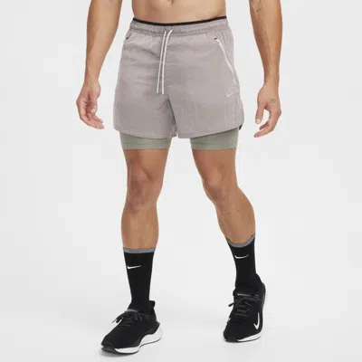 NIKE MEN'S STRIDE RUNNING DIVISION 5" DRI-FIT WATER-REPELLENT 2-IN-1 RUNNING SHORTS