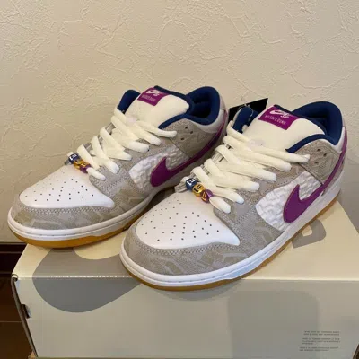 NIKE NIKE SB DUNK LOW PRM FZ5251-001 RAYSSA LEAL PURE PLATINUM VIVID PURPLE MEN'S
